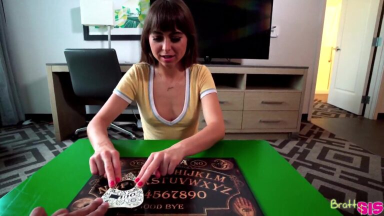 Tabla Ouija sexual – Riley Reid