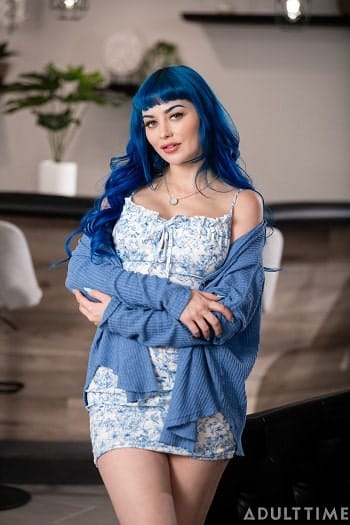 Trabajando y masturbándose – Jewelz Blu
