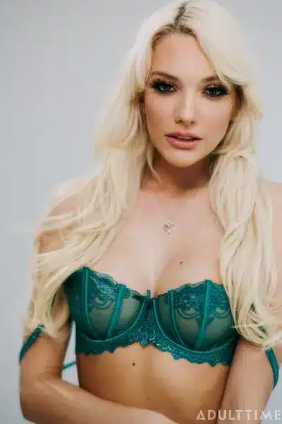 Propuesta de sexo anal – Kenna James